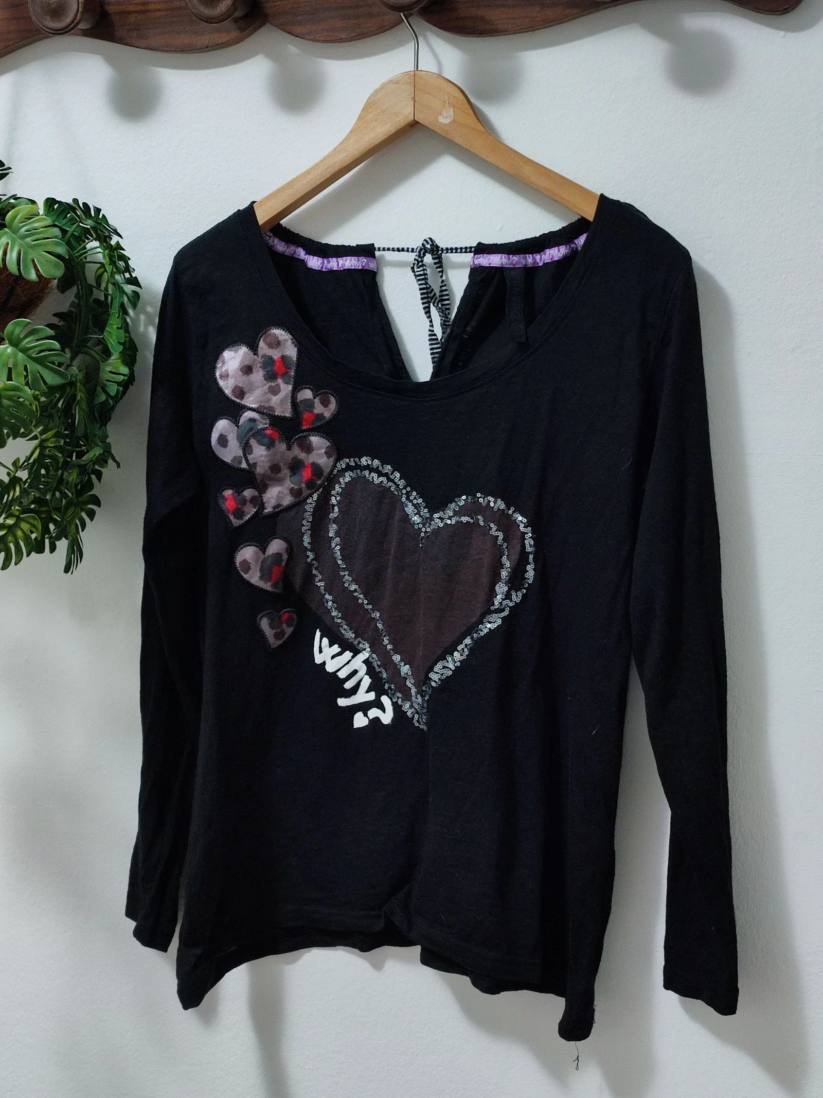 Camiseta negra manga larga Desigual Y2K "Why?" corazones vintage